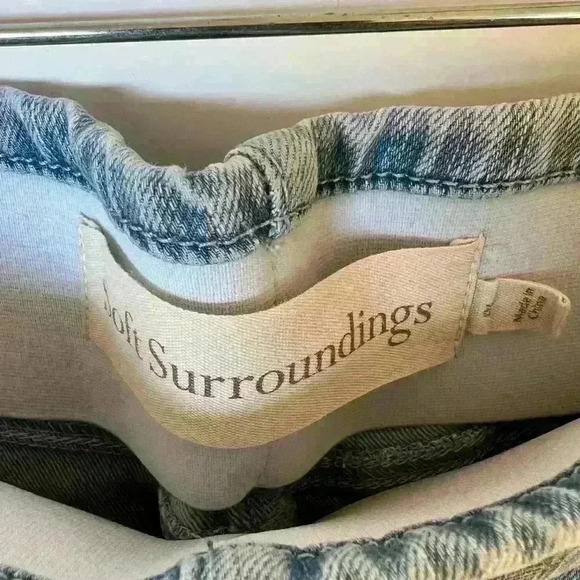 Soft Surrounding Light Wash Pull-On Jeans - Picture 4 of 8